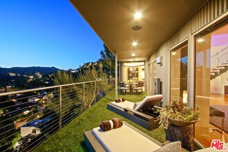 9416 Beverlycrest Dr in Beverly Hills, CA - Building Photo - Building Photo