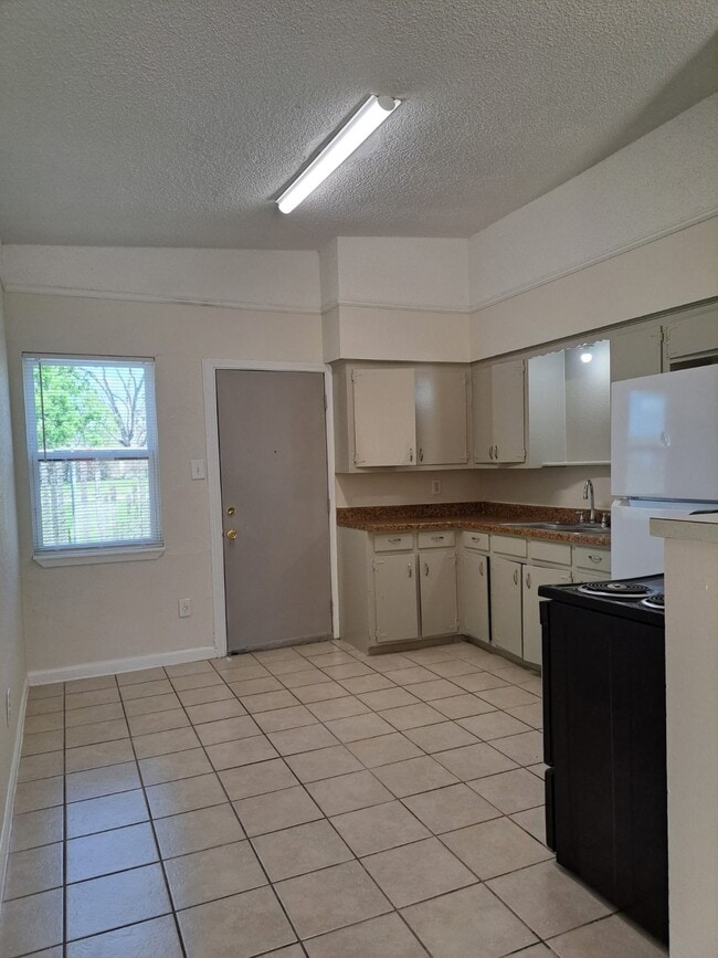3357 Frick Rd in Houston, TX - Foto de edificio - Building Photo