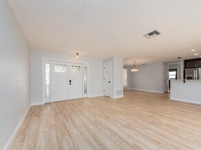 110 17th St in Belleair Beach, FL - Foto de edificio - Building Photo