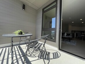 401 Cypress Ave in South San Francisco, CA - Foto de edificio - Building Photo