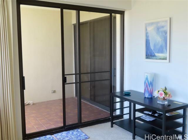 555 Hahaione St in Honolulu, HI - Building Photo - Building Photo