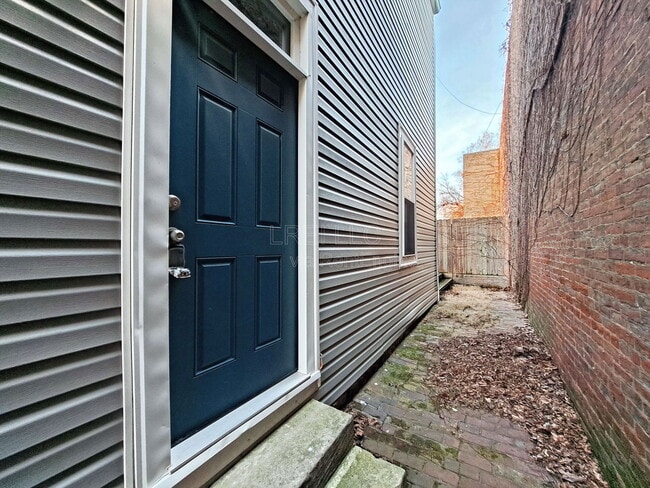 925 E Madison St in Louisville, KY - Building Photo - Building Photo