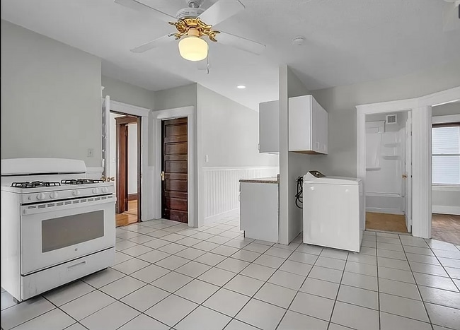 64 Hamilton St, Unit 2nd Floor in Worcester, MA - Foto de edificio - Building Photo
