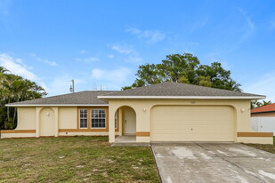 923 SE 34th Terrace in Cape Coral, FL - Building Photo