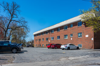 Maplewood Condominium in Framingham, MA - Building Photo - Building Photo