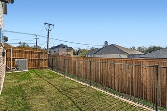 8117 Sawyer Dr in Arlington, TX - Building Photo - Building Photo