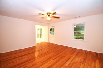 433 Princess Ann Dr in Hendersonville, NC - Building Photo - Building Photo