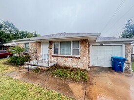 524 E Atkinson Dr in Midwest City, OK - Building Photo
