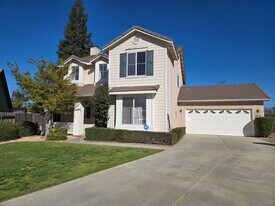 3621 S Bollinger Ct in Visalia, CA - Building Photo
