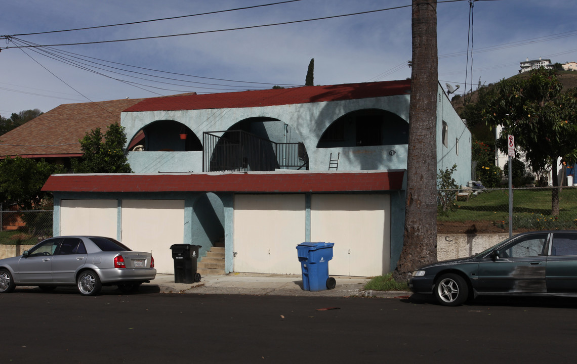 723-725 Aragon Ave in Los Angeles, CA - Building Photo