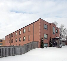 644 Kennedy Rd in Toronto, ON - Building Photo