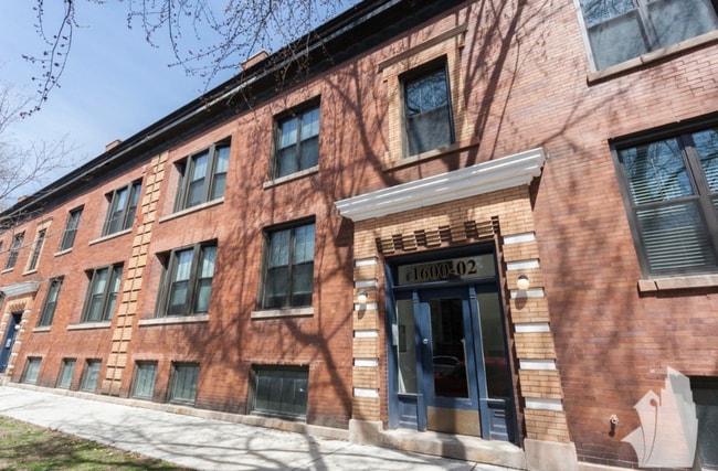 property at 1952 W Nelson St