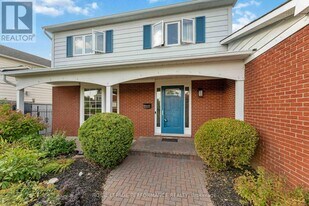 6345 Mattice Ave in Ottawa, ON - Building Photo