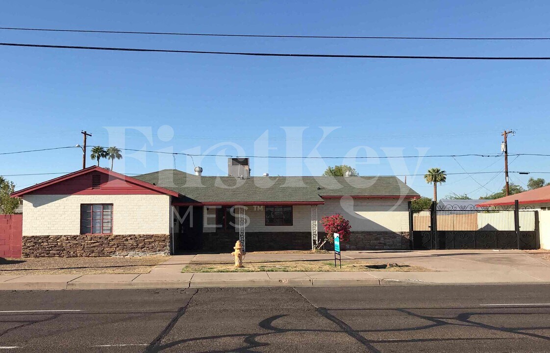1634 W Indian School Rd in Phoenix, AZ - Foto de edificio