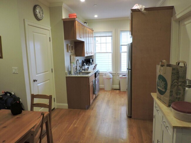 5 Marney St, Unit 2 in Cambridge, MA - Building Photo - Building Photo