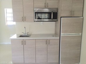 1007 SE 2nd Ct-Unit -Apt 6 in Fort Lauderdale, FL - Building Photo - Building Photo