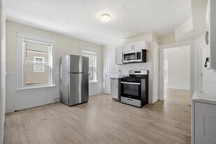 12 Hillside St, Unit 2 in Worcester, MA - Building Photo