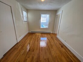 15 Bay St in Cambridge, MA - Building Photo