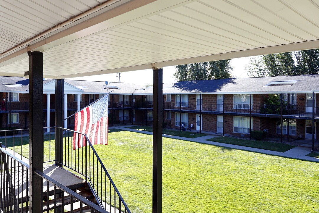 Dorchester Apartments in Dearborn, MI - Foto de edificio