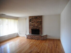 33 E Robinson Ave in Fresno, CA - Foto de edificio - Building Photo