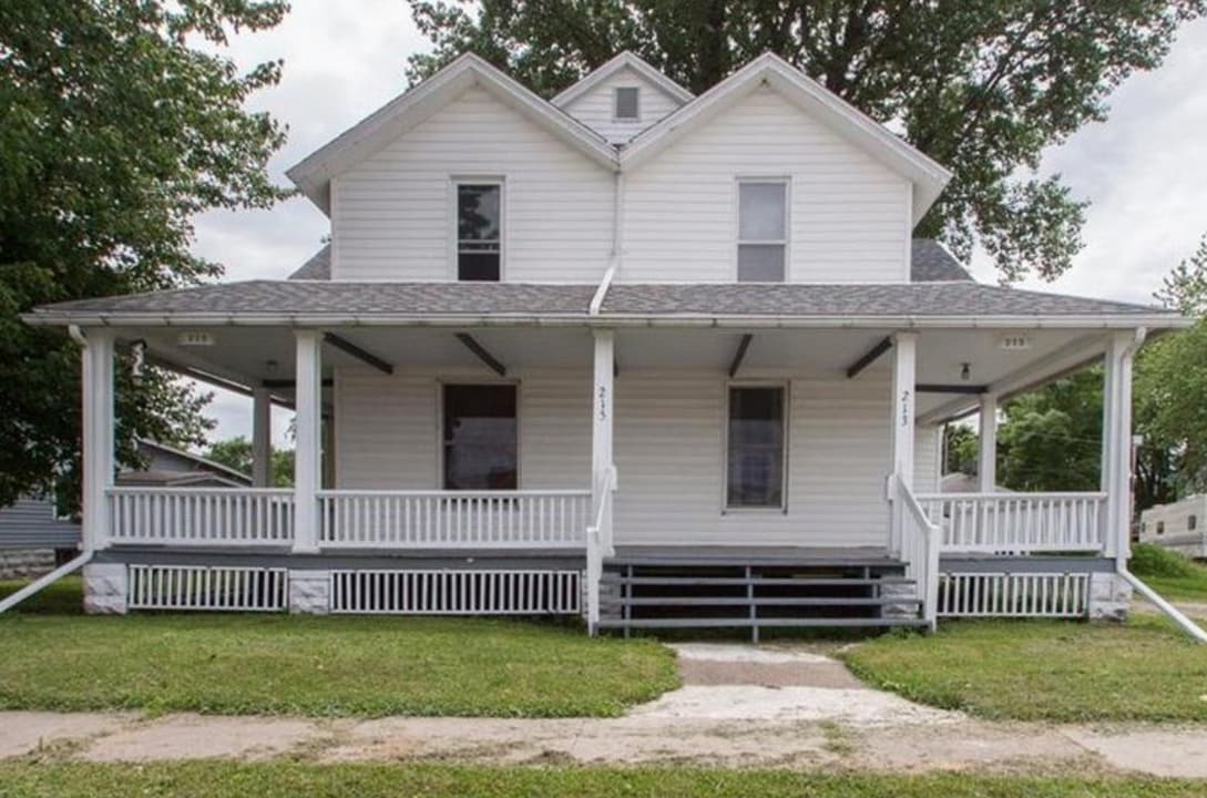 213 E 3rd St in Washington, IA - Building Photo