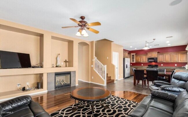 14586 W Mauna Loa Ln