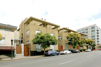 Moto Villas in San Diego, CA - Foto de edificio - Building Photo