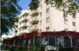 Central Court Apartments in Edmonton, AB - Building Photo