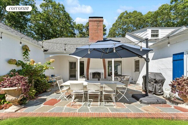 35 Sheppard St in Westhampton Beach, NY - Building Photo - Building Photo