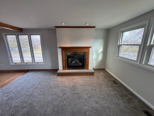 4000 Marlton Cir, Unit 302 in Liverpool, NY - Foto de edificio - Building Photo