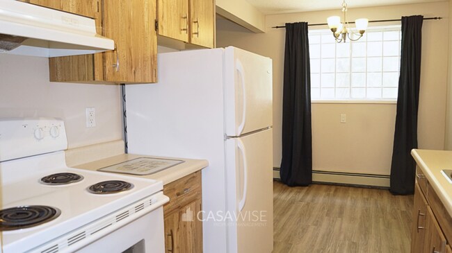 10425-10477 77 Ave NW in Edmonton, AB - Building Photo - Building Photo