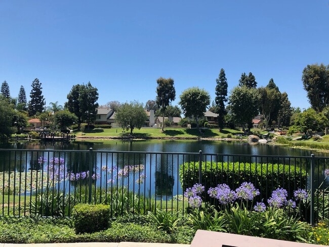 1356 N Schooner Ln in Anaheim, CA - Building Photo - Building Photo