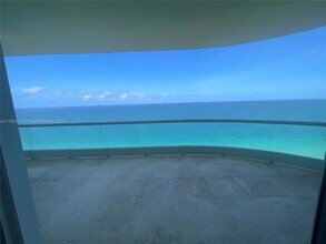 16047 Collins Ave, Unit 3002 in Sunny Isles Beach, FL - Building Photo - Building Photo