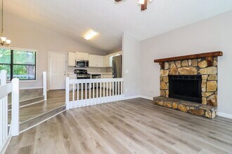 3684 Linwood Way in Snellville, GA - Foto de edificio - Building Photo