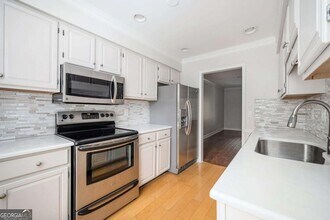 2103 Kristen Ct in Smyrna, GA - Building Photo - Building Photo