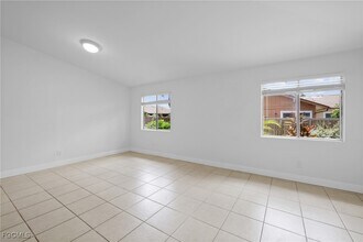 6322 Royal Woods Dr in Ft. Myers, FL - Building Photo - Building Photo