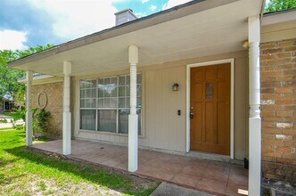 9634 Secretariat Dr in Houston, TX - Building Photo - Building Photo