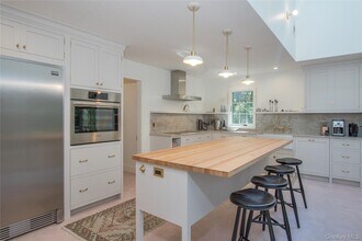 210 Robinson Ln in Peconic, NY - Building Photo - Building Photo