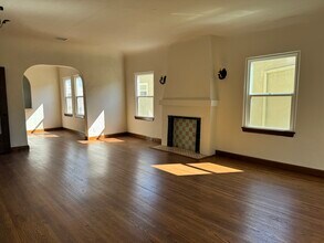 458 N Genesee Ave, Unit 458 half in Los Angeles, CA - Foto de edificio - Building Photo