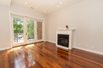 3440 N Narragansett Ave, Unit 2 in Chicago, IL - Foto de edificio - Building Photo