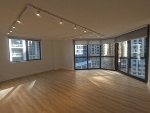 33 W Delaware Pl, Unit 11B in Chicago, IL - Foto de edificio - Building Photo
