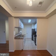 20453 Chesapeake Square in Cascades, VA - Building Photo - Building Photo