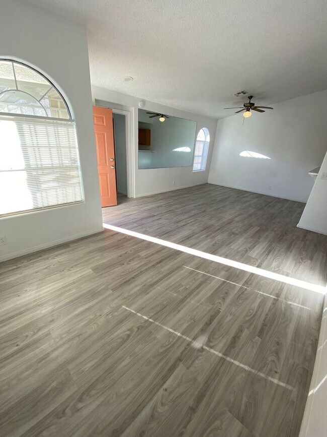 1800 S Edmond St in Las Vegas, NV - Building Photo - Building Photo