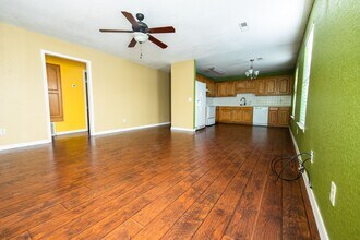 434 W Holly St in Fayetteville, AR - Foto de edificio - Building Photo