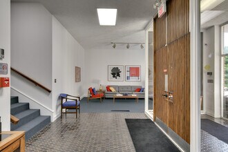 500 S 37th St, Unit 207 in Omaha, NE - Foto de edificio - Building Photo