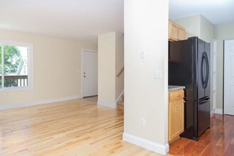 37 Decatur St in Burlington, VT - Building Photo - Building Photo