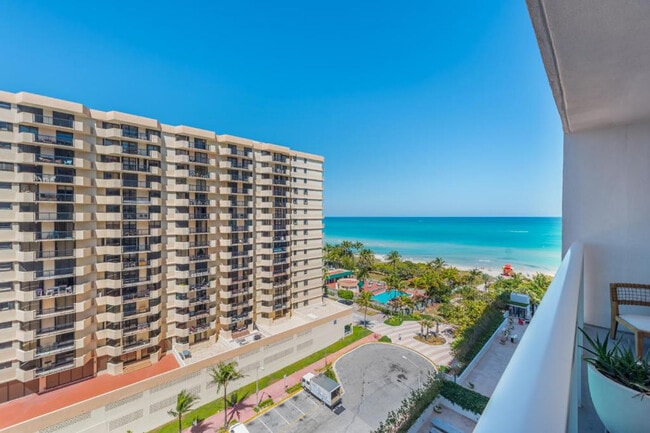 102 24th St, Unit 1007 in Miami Beach, FL - Foto de edificio - Building Photo