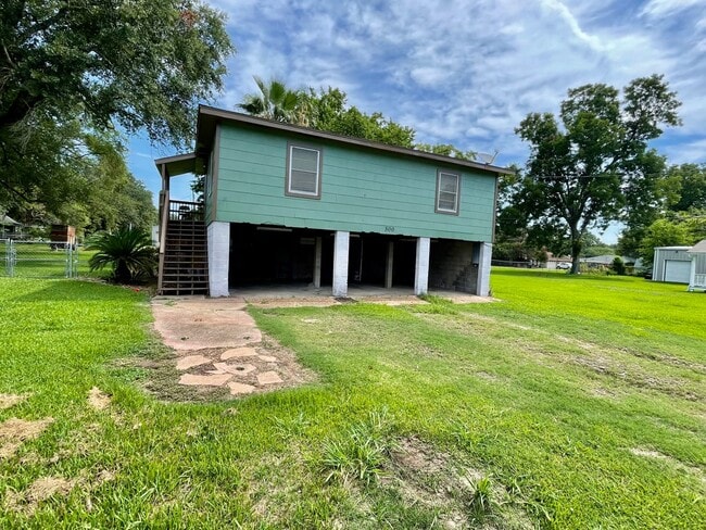 property at 800 Grigsby Ave