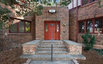 201 E Elizabeth St in Fort Collins, CO - Building Photo