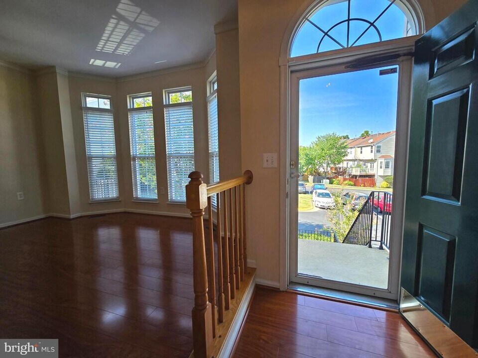 6235 Frosty Winter Ct in Centreville, VA - Building Photo